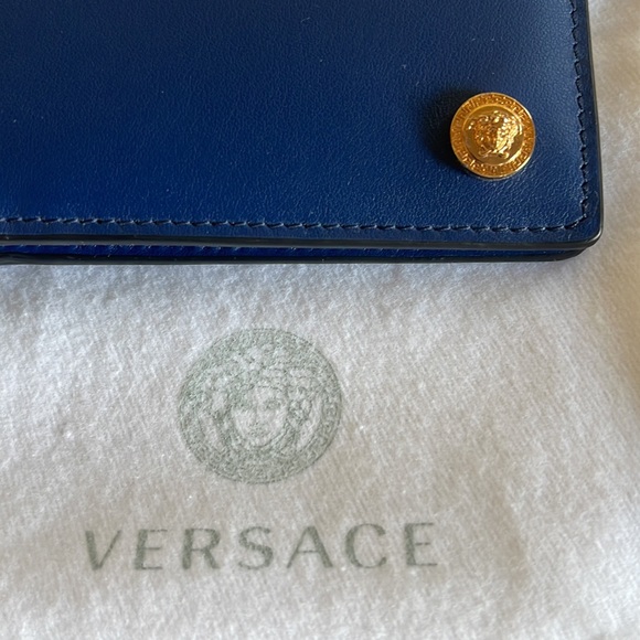 NWT NIB VERSACE MEDUSA BIFOLD WALLET BLUE CALF LEATHER W AUTHENTICATION CARD - Picture 5 of 14